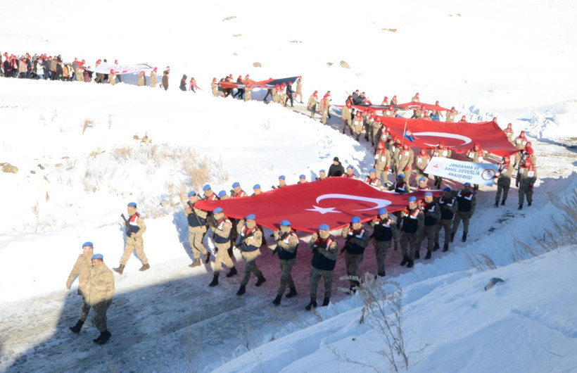 Eksi 17 derecede binlerce kişi Sarıkamış şehitleri için yürüdü - Resim: 3