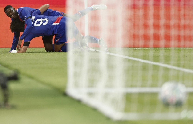 PSG, Yaya Toure'yi tarihe geçtiğine pişman etti - Resim : 1