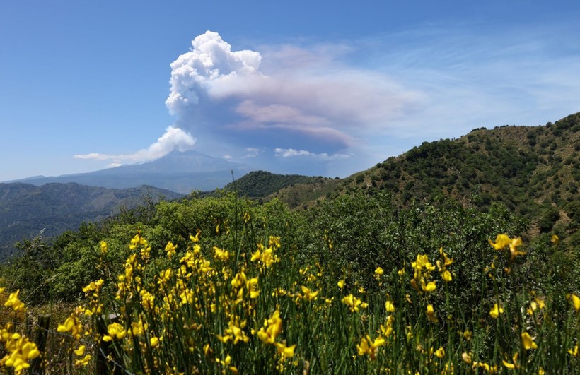 Etna Yanardağı lav püskürttü - Resim: 7