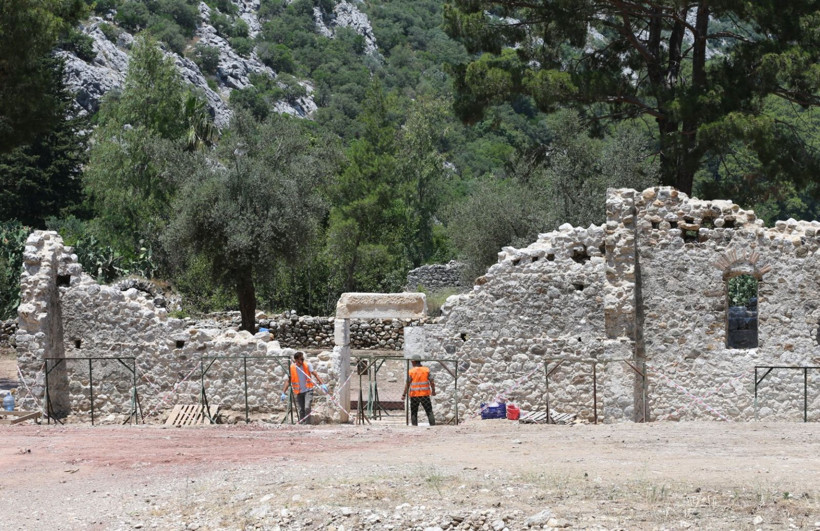 Olympos Antik Kenti'nde tarihe ışık tutan mozaikler bulundu - Resim: 19