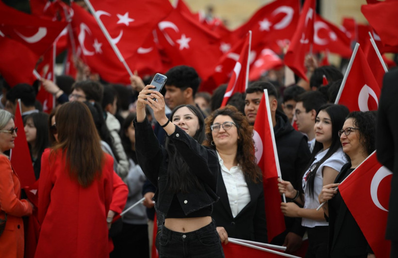 Gençler Ata'sına koştu - Resim: 4