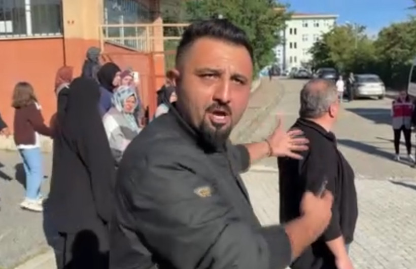 Bıçaklı saldırının olduğu okulda veliler çılgına döndü - Resim : 5