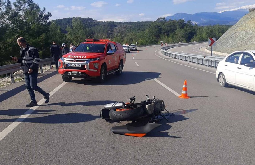 Polis memurun can verdiği korkunç kaza kamerada - Resim : 2