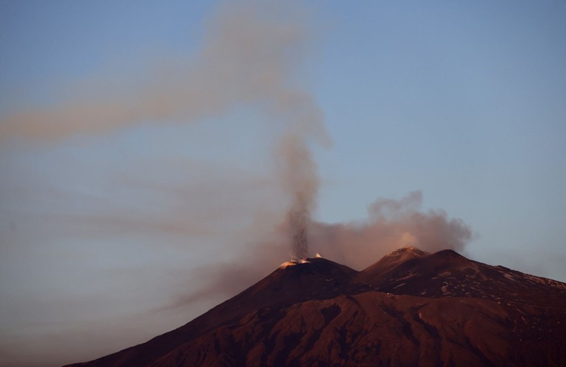 Etna Yanardağı lav püskürttü - Resim: 6