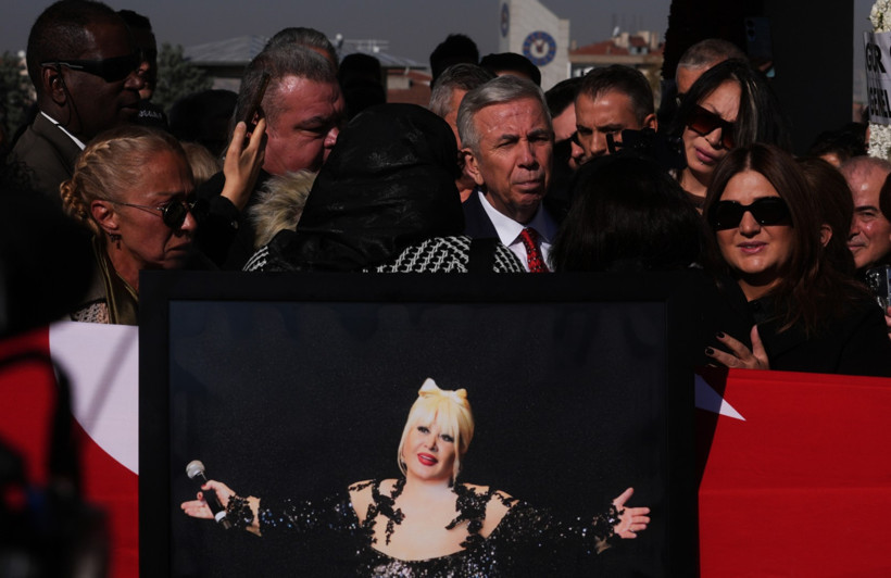 Muazzez Abacı, Ankara'da son yolculuğuna uğurlandı - Resim : 2