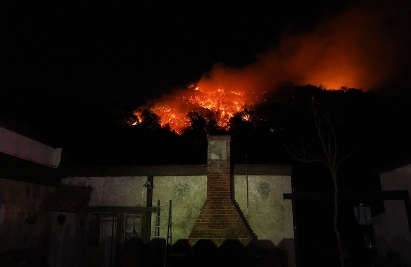 Yangın dehşeti devam ediyor: Los Angeles’ta sokağa çıkma yasağı - Resim: 11