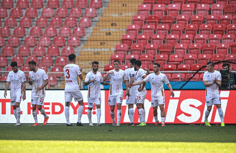 Hatayspor ne yapsa olmadı: 5 gollü maçta Antalyaspor nefes aldı - Resim : 1