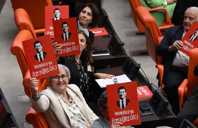 MHP lideri Bahçeli, TBMM Başkanı seçimlerinde oy kullandı - Resim: 37