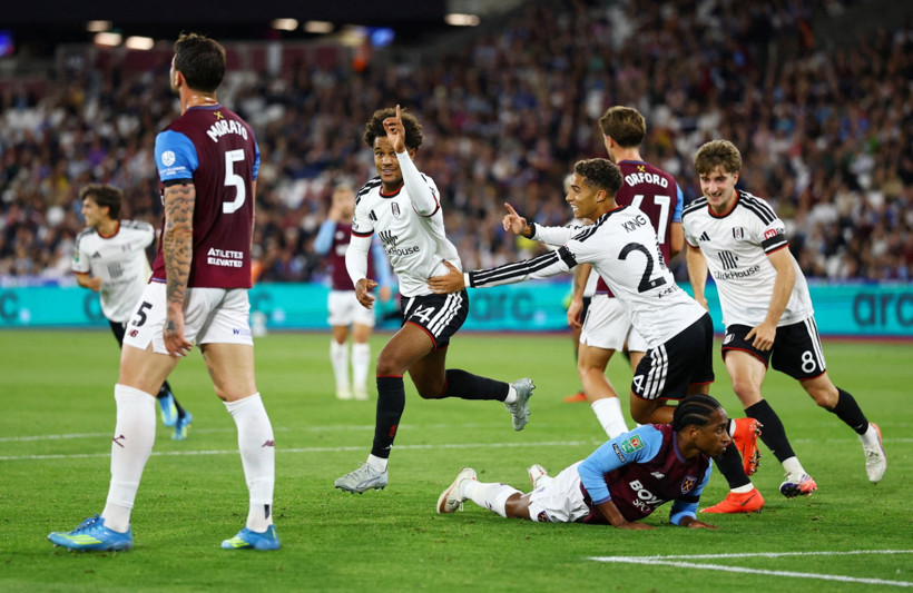 Arsenal ve Liverpool yola devam ediyor - Resim : 1