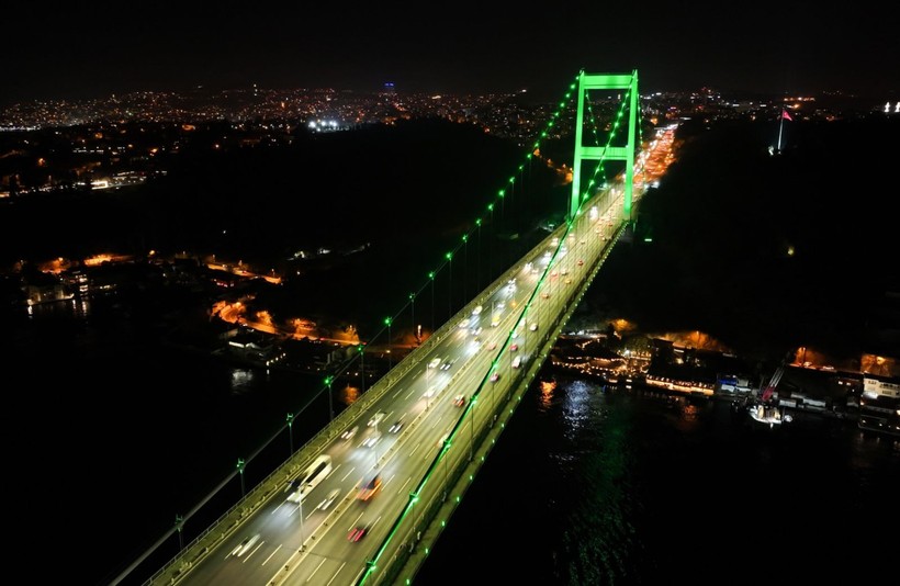 İstanbul'un köprüleri "Yeşilay Haftası" için yeşil renge büründü - Resim: 5