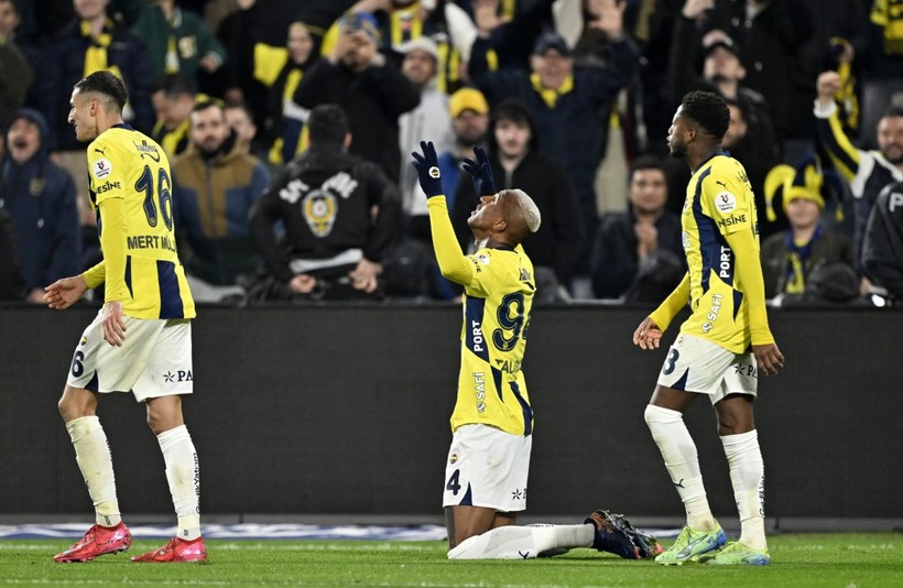 Fenerbahçe puan farkını indirdi: Süper Lig'de şampiyonluk oranları değişti - Resim: 1