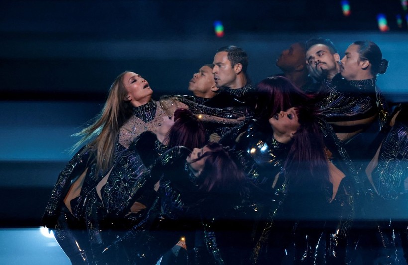 Jennifer Lopez'in ödül töreni performansı gündem oldu - Resim: 5