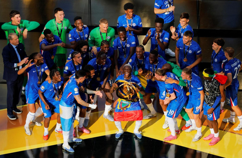 PSG-Chelsea finaline damga vuran kavga: Luis Enrique, Joao Pedro'yu yere indirdi - Resim: 1