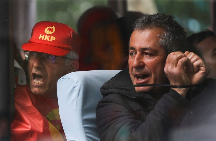 Fotoğraflarla yaka paça 1 Mayıs - Resim: 8