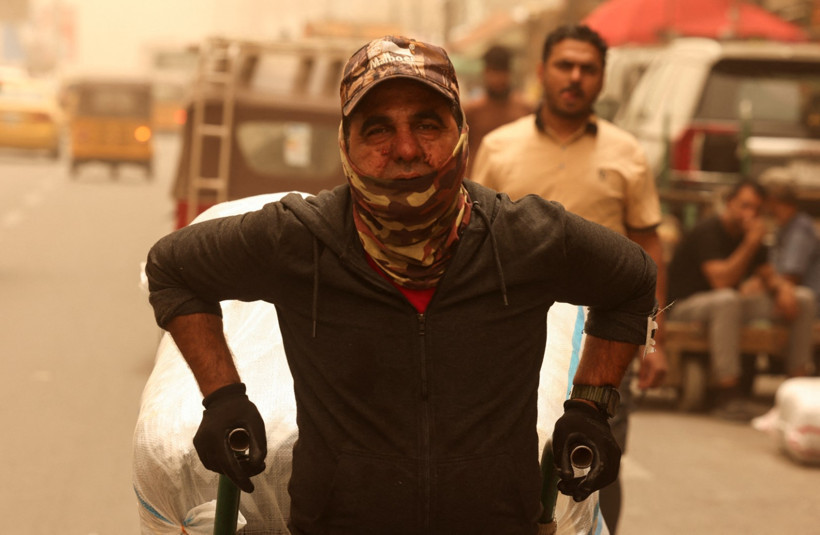 Kum fırtınası başkenti karıştırdı: Göz gözü görmüyor - Resim : 1