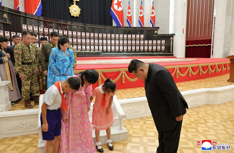 Ukrayna savaşından dönen Kuzey Koreli askerler törenle karşılandı - Resim: 4