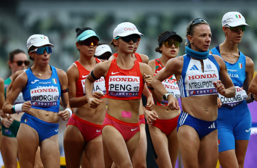 Göbeğini bantlayan Çinli sporcu şaşırttı: Nedeni binlerce yıllık inanç! - Resim : 1