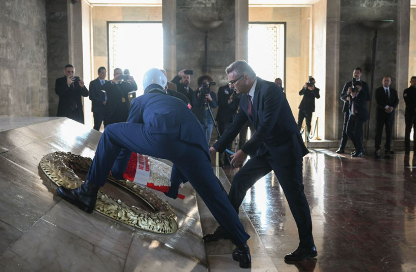 Erhürman seçimlerin ardından Türkiye'de - Resim : 5