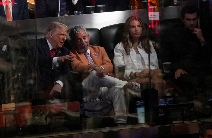 Trump'ı torununun önünde yuhaladılar - Resim : 2