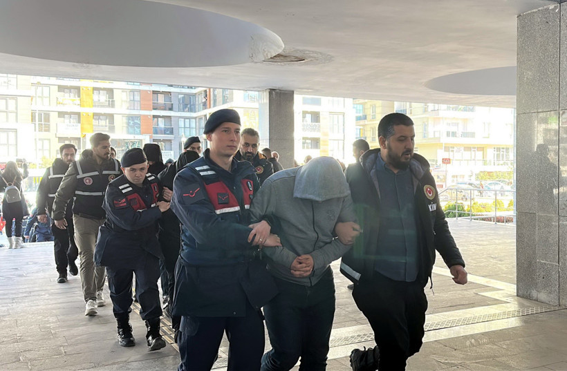 Rüşvet operasyonu: 23 memur tutuklandı - Resim : 1