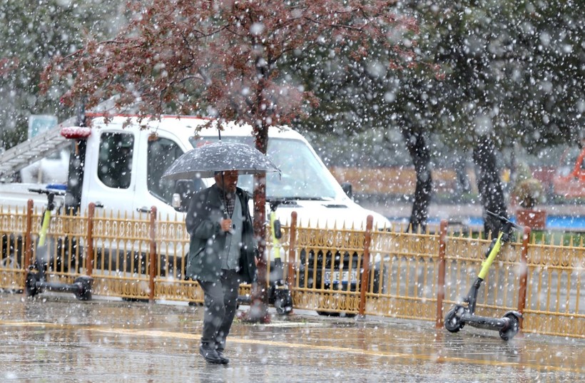Yaz gelmeden kış geri döndü: Türkiye’nin doğusu beyaza büründü - Resim: 10