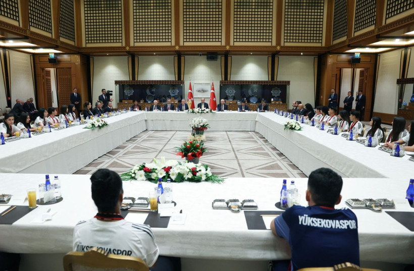 Kupayı Erdoğan'a götürdüler - Resim: 5