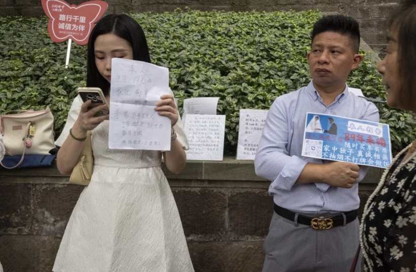 Bu parkta her hafta sonu çöpçatan pazarı düzenleniyor - Resim : 3