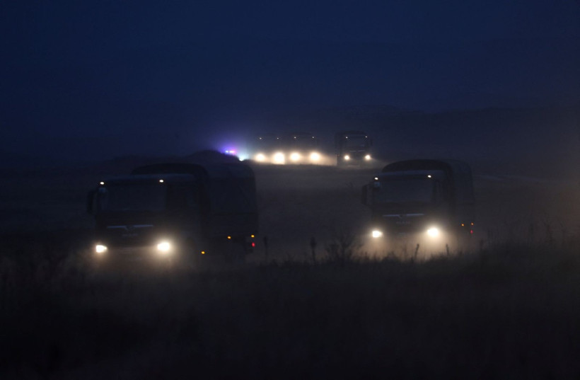 8 bin metre yükseklikte üçe bölündü: Olay yeri böyle görüntülendi - Resim: 17