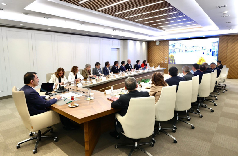 Bakan Kurum, CHP'li yetkililerle buluştu - Resim : 1