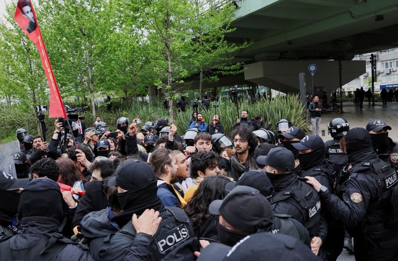 Fotoğraflarla yaka paça 1 Mayıs - Resim: 7