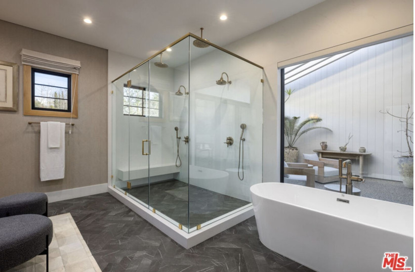 Adriana Lima lüks malikanesini kârla satışa çıkardı - Resim: 18