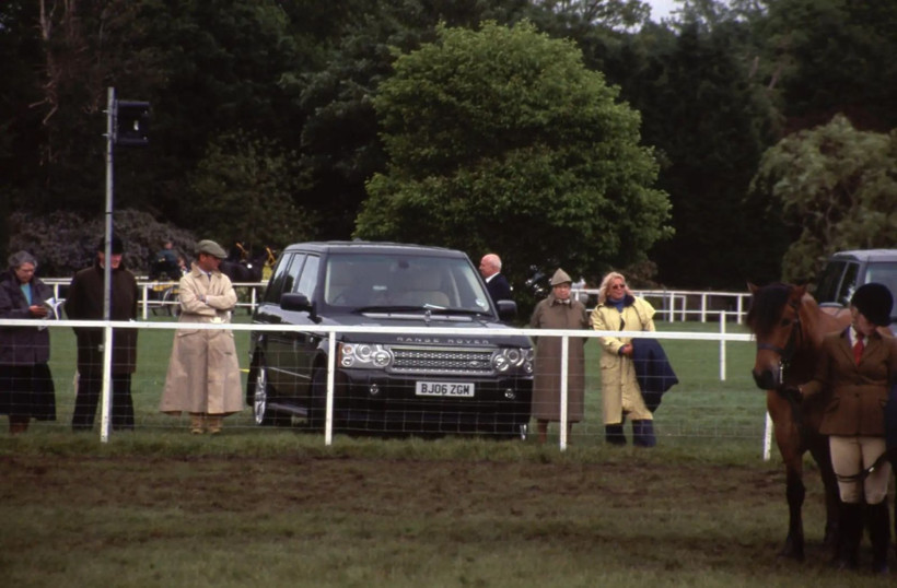 Kraliçeden 'temiz Range Rover': Rekor fiyata satıldı - Resim: 6