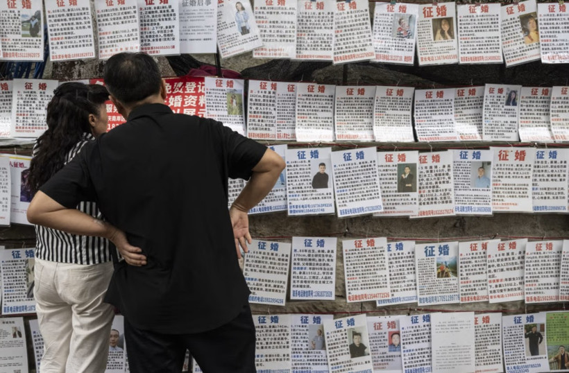 Bu parkta her hafta sonu çöpçatan pazarı düzenleniyor - Resim : 2