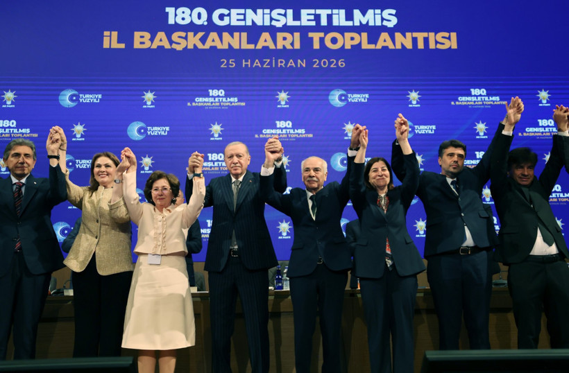 &Uuml;&ccedil; belediye başkanı daha AKP'ye ge&ccedil;ti: Transferler s&uuml;recek - Resim : 3