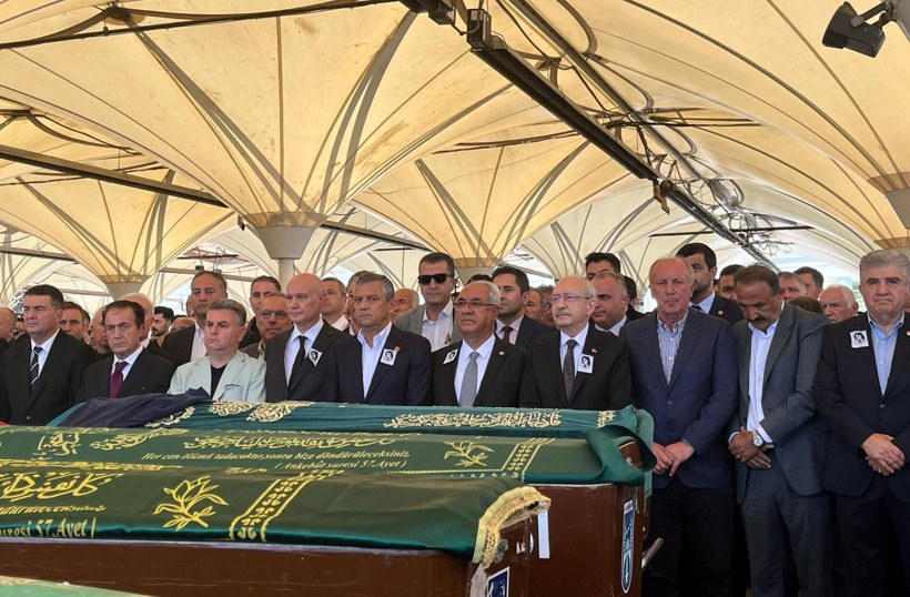 Kılı&ccedil;daroğlu ve &Ouml;zel, butlan sonrası yine cenazede yan yana - Resim : 1