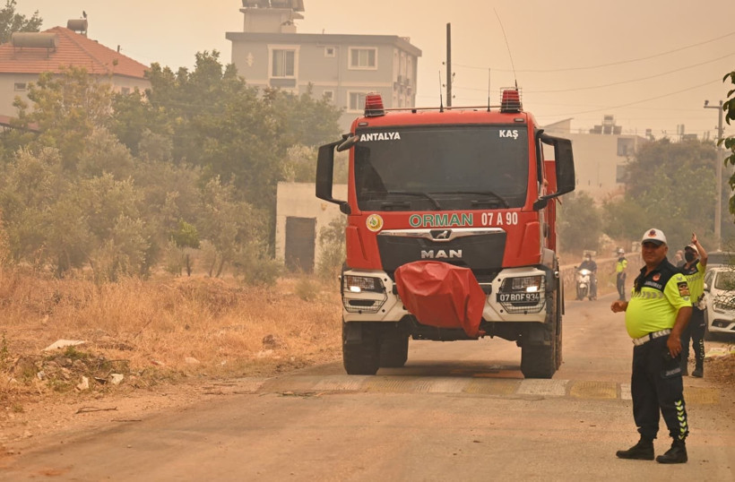 Muğla'da başlayan yangın Antalya'da ormana sıçradı - Resim: 31