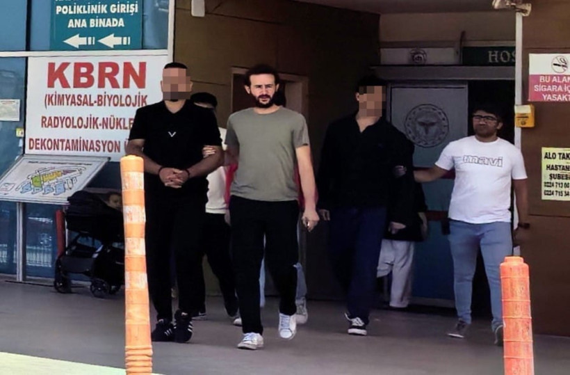 Taciz iddiası kanlı bitti! Önce dövdüler sonra bıçakladılar: 3 gözaltı - Resim : 1