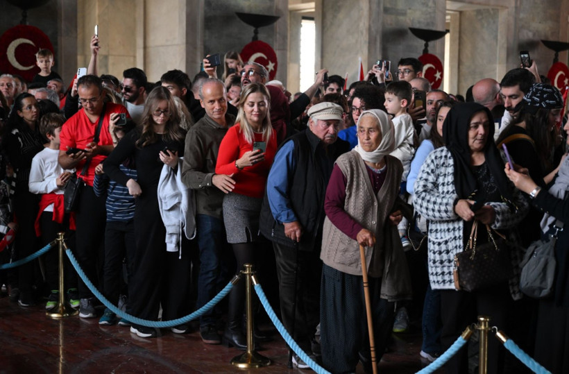 Halk Ata'sına koştu: Anıtkabir'e ziyaretçi akını - Resim: 17