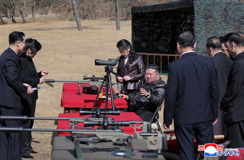 Kim, kızıyla keskin nişancı talimine çıktı - Resim: 6