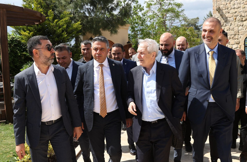 Aziz Yıldırım, Mardin ve Diyarbakır Metropoliti ile 23 yıl sonra buluştu - Resim: 1
