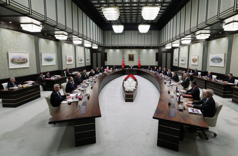 Bahçeli, kabine toplantısına 102 gül gönderdi - Resim: 1