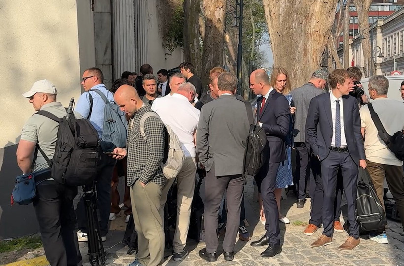 Barış masası kuruldu: Dünyanın gözü Çırağan'daydı - Resim : 6