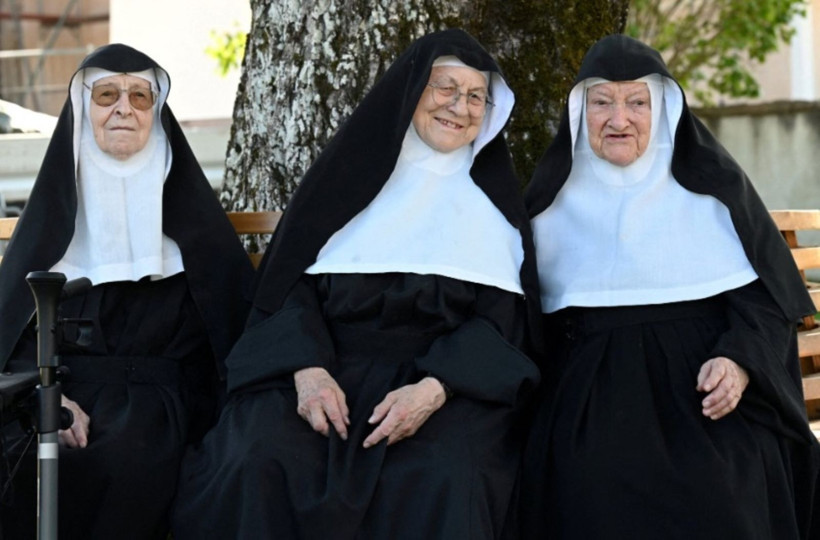 Sosyal medya fenomeni ‘kaçak rahibelere' kiliseden ültimatom geldi - Resim: 4