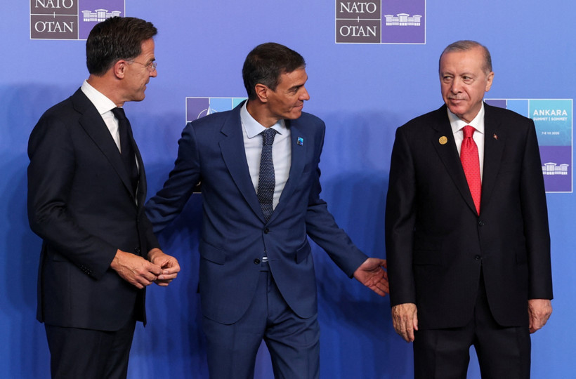 Ankara'daki NATO zirvesi, dünya basının manşetlerinde - Resim : 5