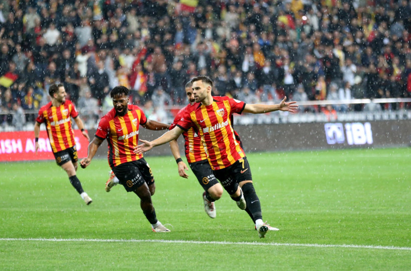 Cardoso'dan hat-trick şov: Kayserispor, Antalyaspor'u rahat geçti - Resim : 1