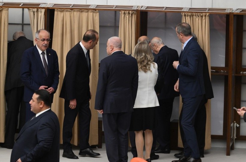 MHP lideri Bahçeli, TBMM Başkanı seçimlerinde oy kullandı - Resim: 6