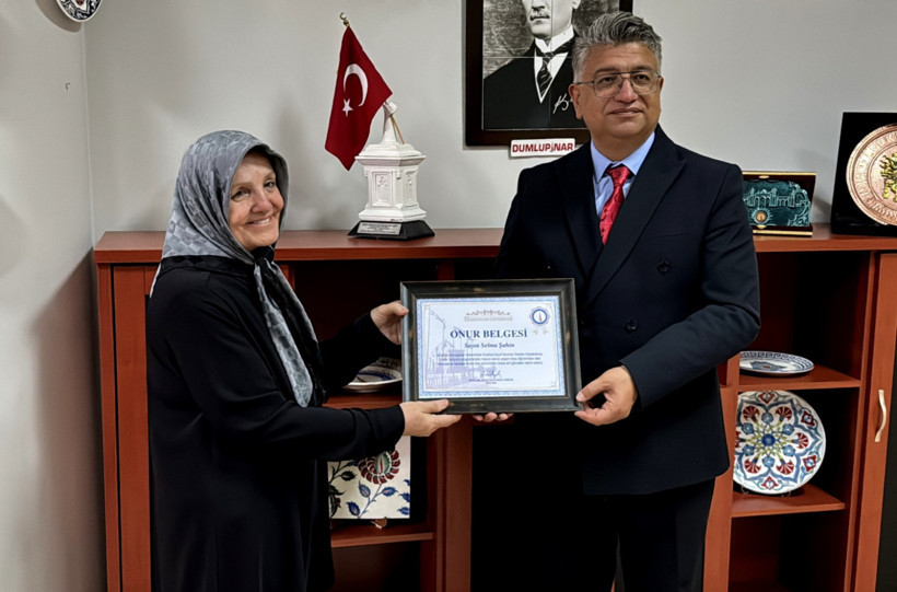 Sınıfın "Selma teyzesi" üniversite mezunu oldu - Resim : 2