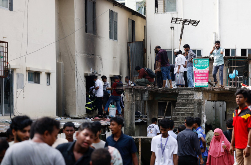 Savaş uçağı üniversite kampüsüne düştü: Ölü ve yaralılar var - Resim : 1