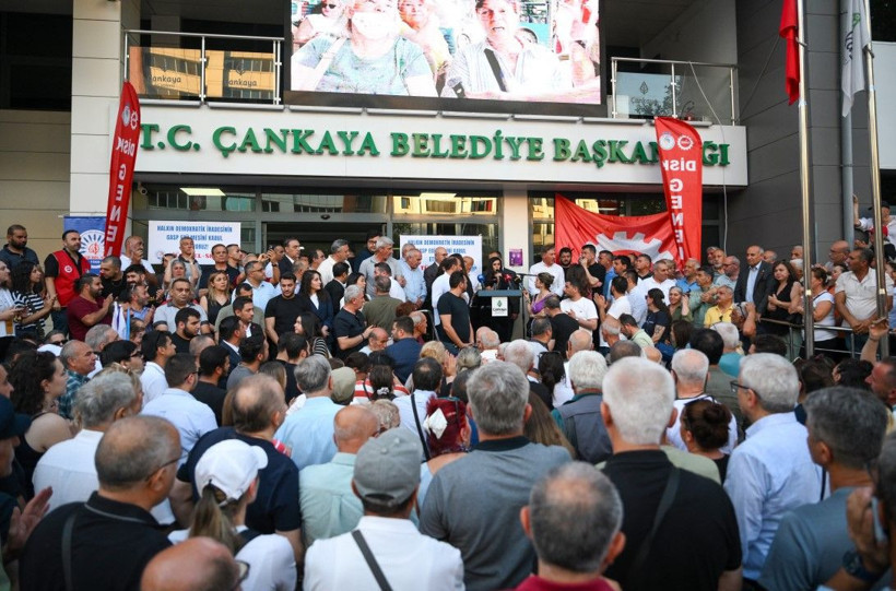 Çankaya Belediyesi önünde gözaltılara tepki - Resim: 11