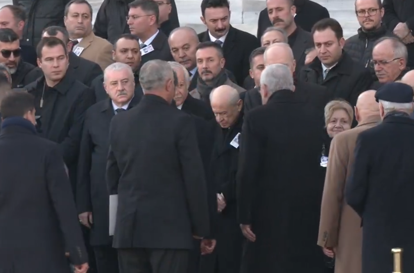 Meclis'te dikkat çeken anlar... Tokalaşmadılar - Resim : 1